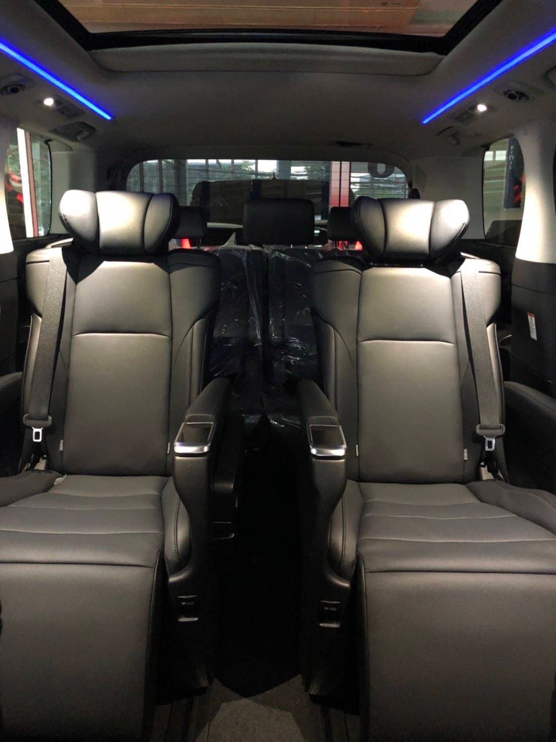 รถตู้ VIP + Alphard 16