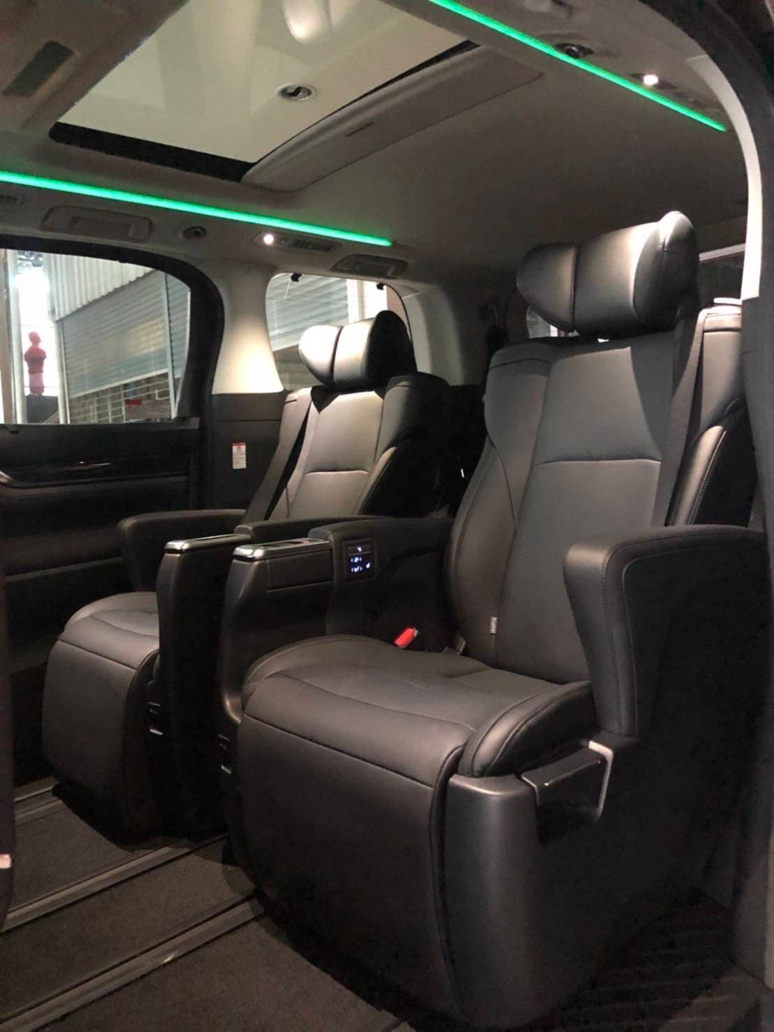 รถตู้ VIP + Alphard 19