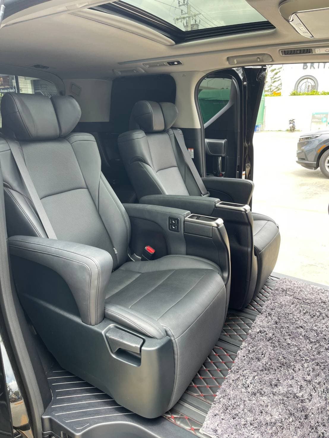 รถตู้ VIP + Alphard 24