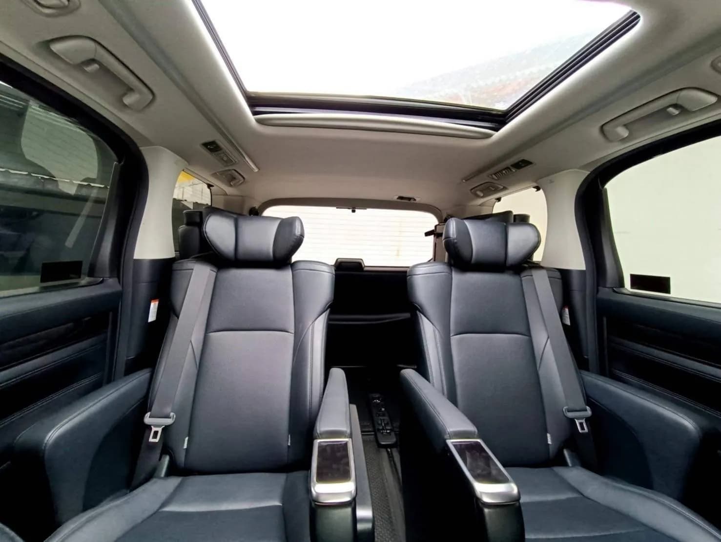 รถตู้ VIP + Alphard 18