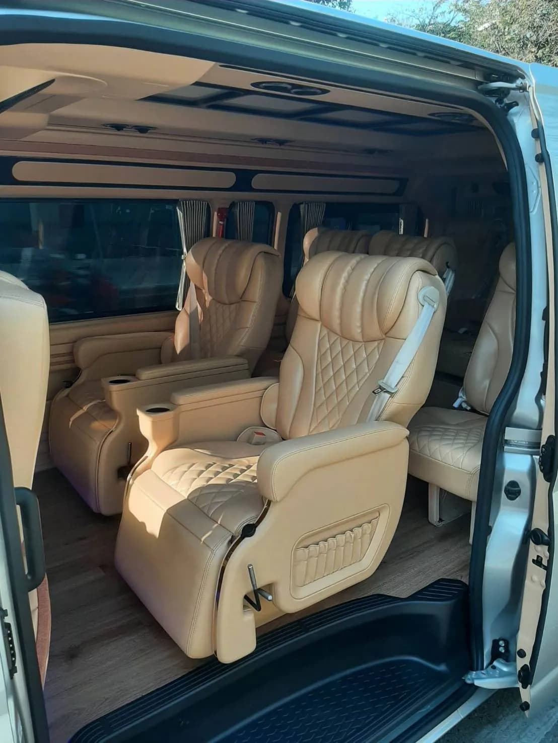รถตู้ VIP + Alphard 4
