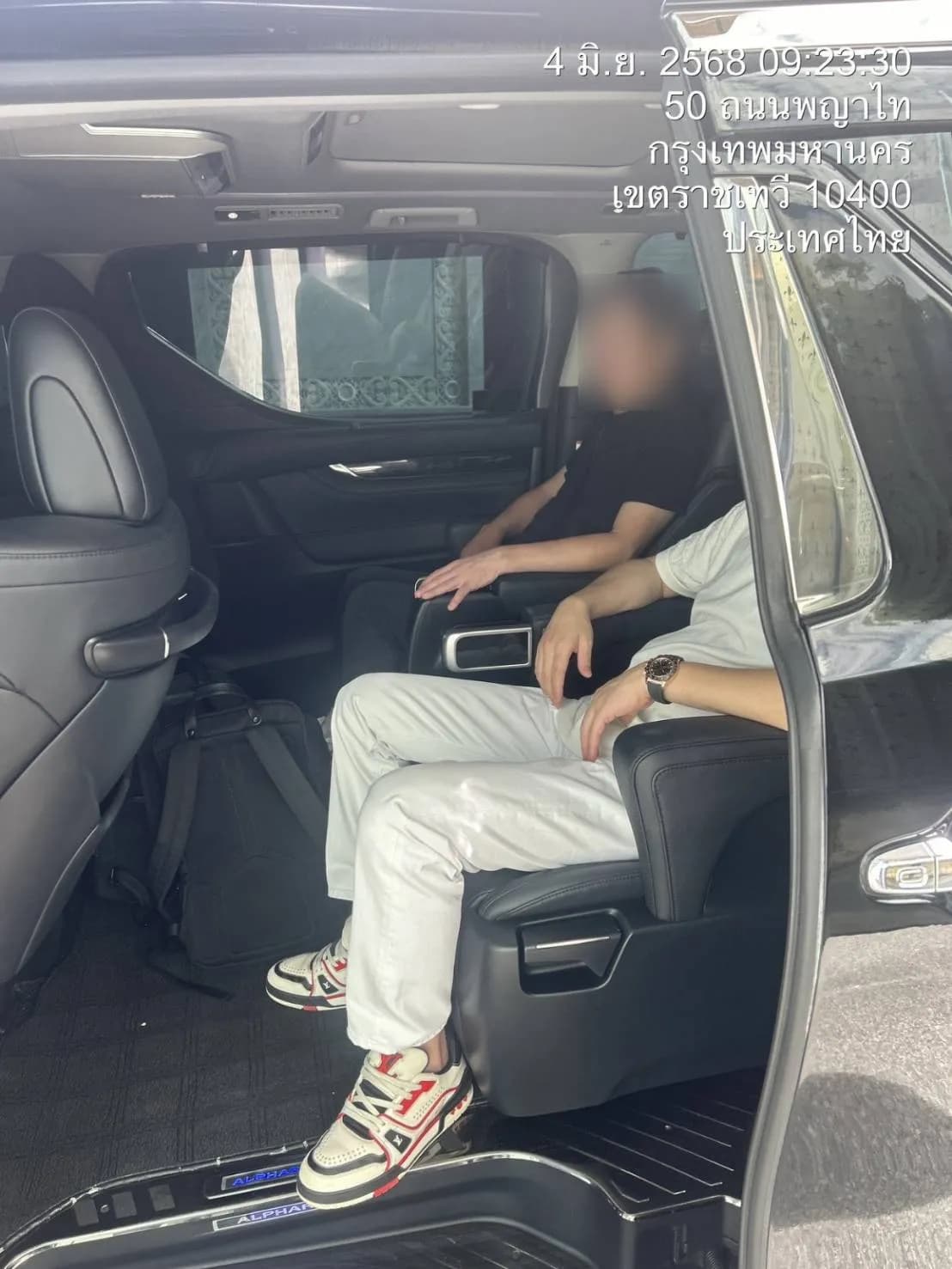 รถตู้ VIP + Alphard 10