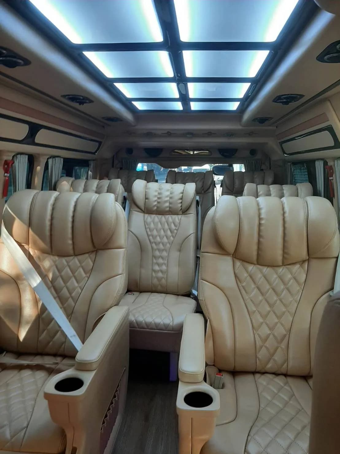 รถตู้ VIP + Alphard 5