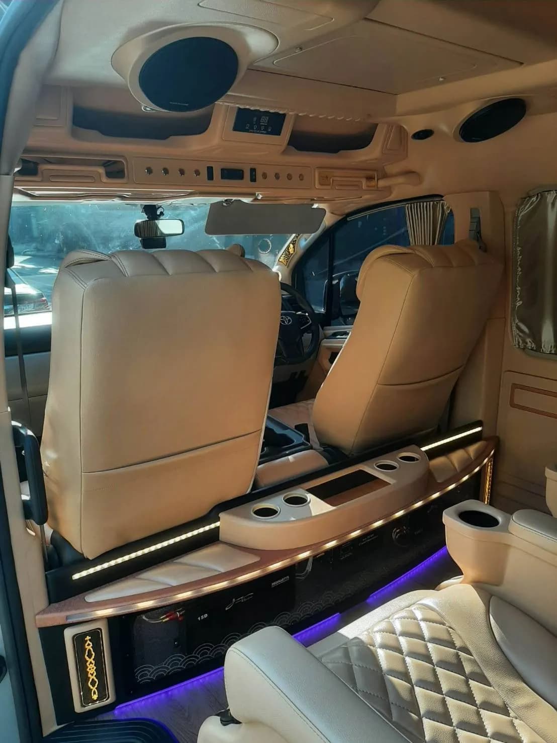 รถตู้ VIP + Alphard 3